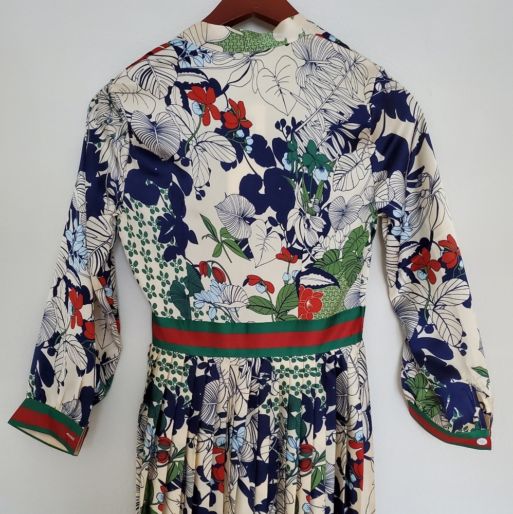 🎈SOLD 🎈NWT Tie Neck Printed Midi  Floral Dress in S - Picture 8 of 15